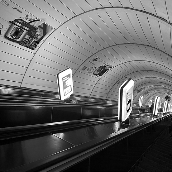 Звертайтеся до прямого оператора, щоб розмістити рекламу на Золотих воротах за найвигіднішою ціною!